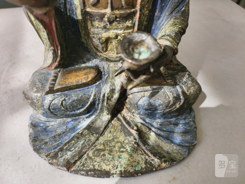 Polychrome painted and partially fire-gilt bronze of the crowned Guanyin - 图6